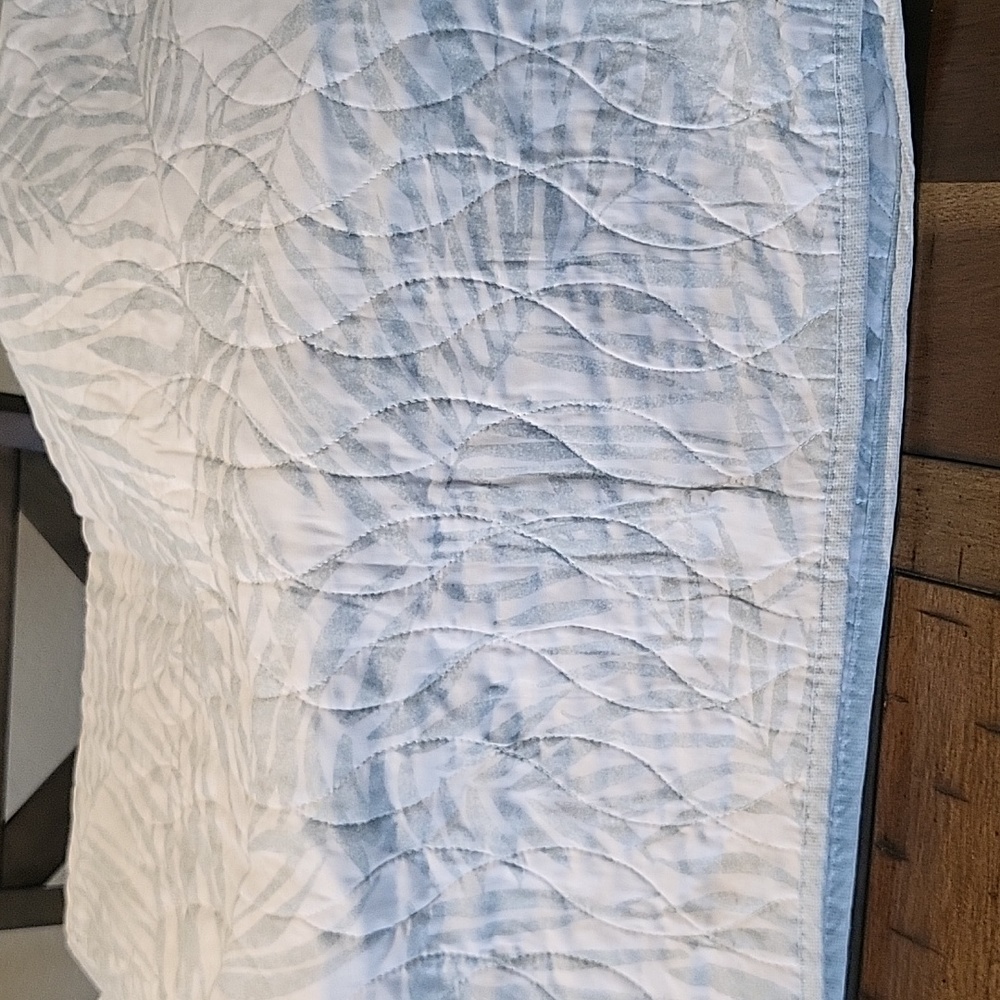Tommy Bahama King bedspread & shams